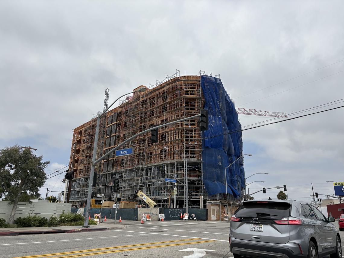 洋楽 Jay e / Baltimore Housing Project Mixed-use development fully-framed at 939 W. Manchester Blvd